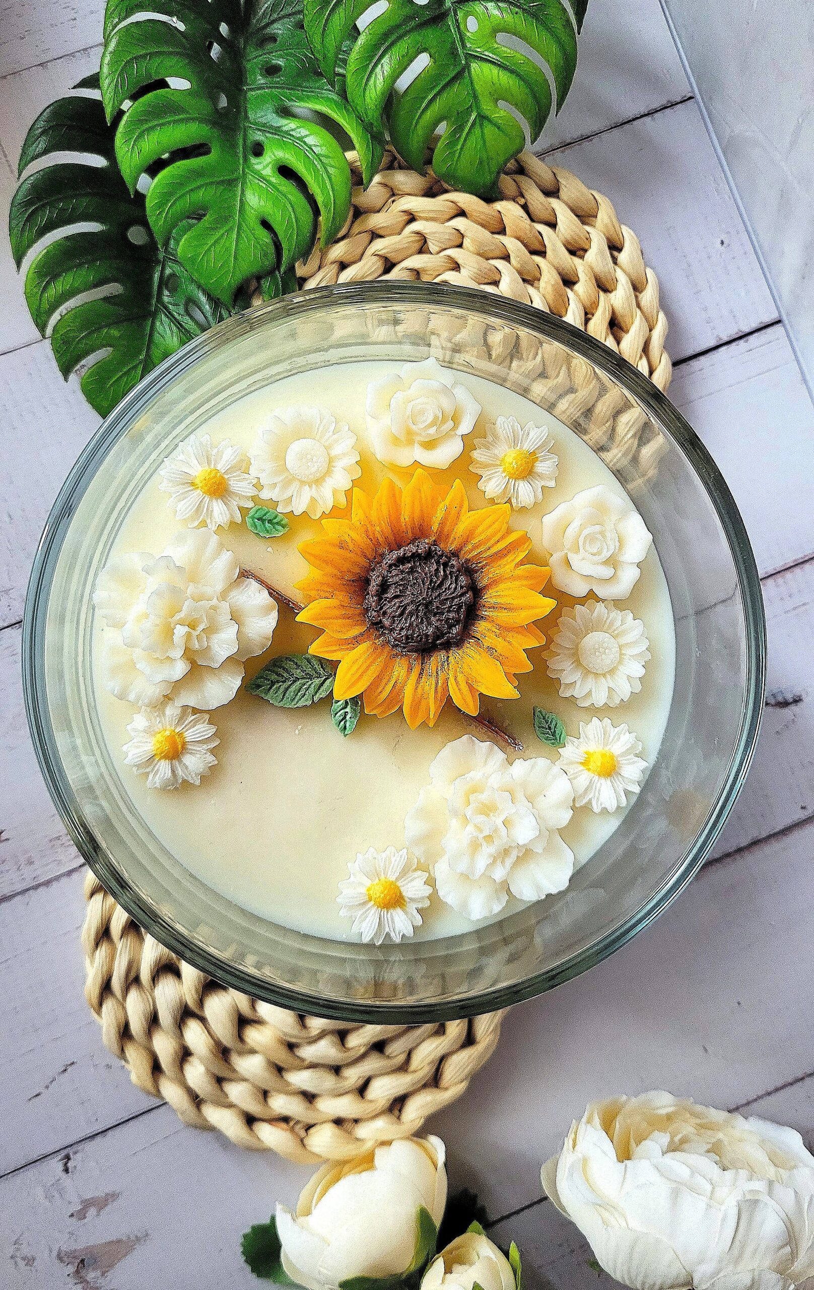 ŚWIECA KWIATOWA "LEA" ZE SŁONECZNIKIEM