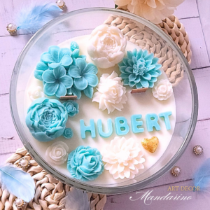 DUŻA ŚWIECA KWIATOWA Z TWOIM IMIENIEM (wersja biało-niebieska)