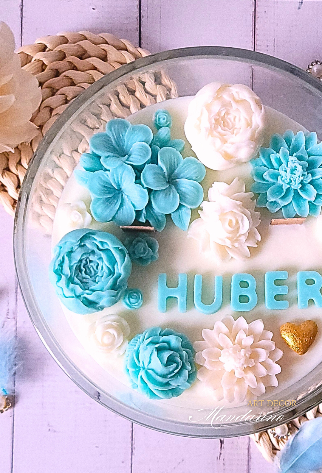 DUŻA ŚWIECA KWIATOWA Z TWOIM IMIENIEM (wersja biało-niebieska) - obrazek 2