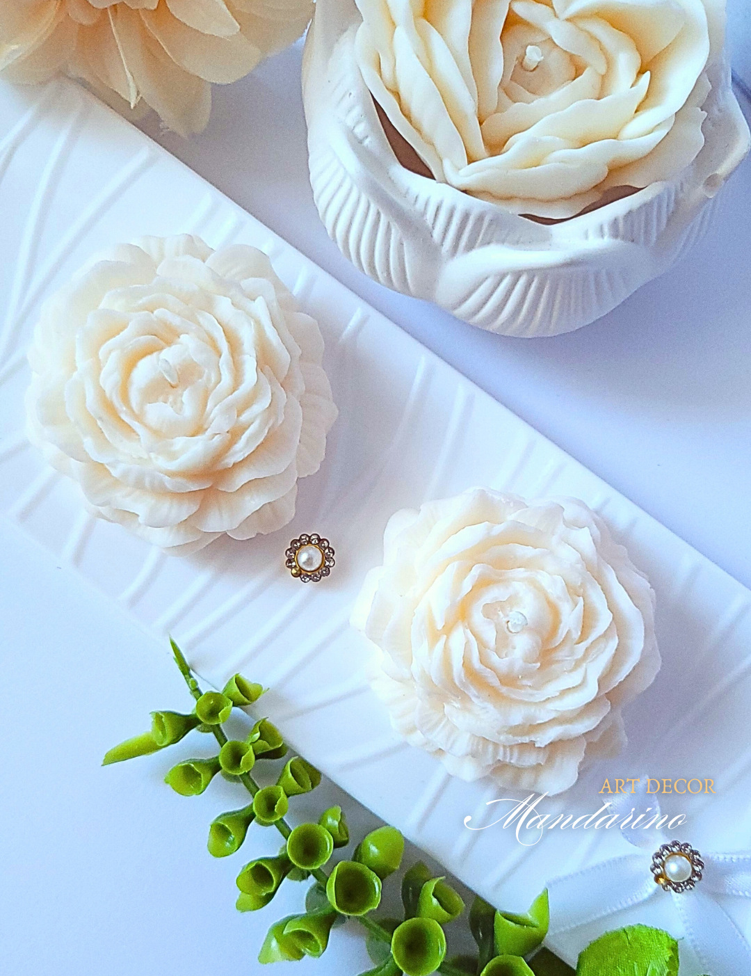 PEONIA w tiulu z personalizowaną zawieszką na Komunię - obrazek 2