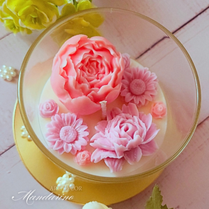 MAŁA ŚWIECA KWIATOWA "CLARA" PASTELOWA