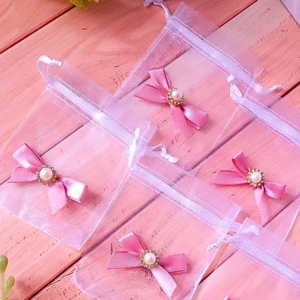 Woreczki prezentowe organza z kokardą chłodny róż