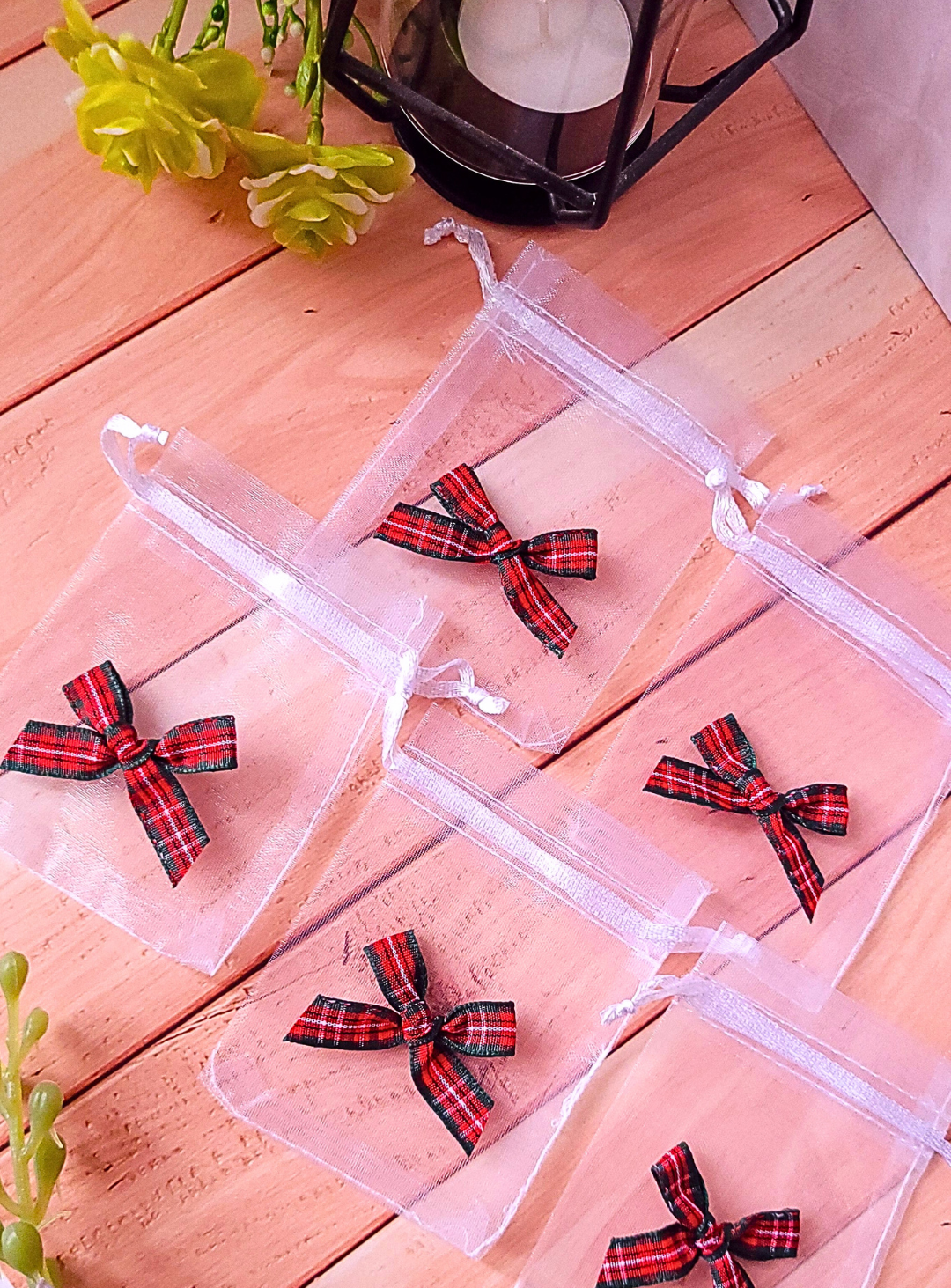 Woreczki prezentowe organza z kokardą w kratkę
