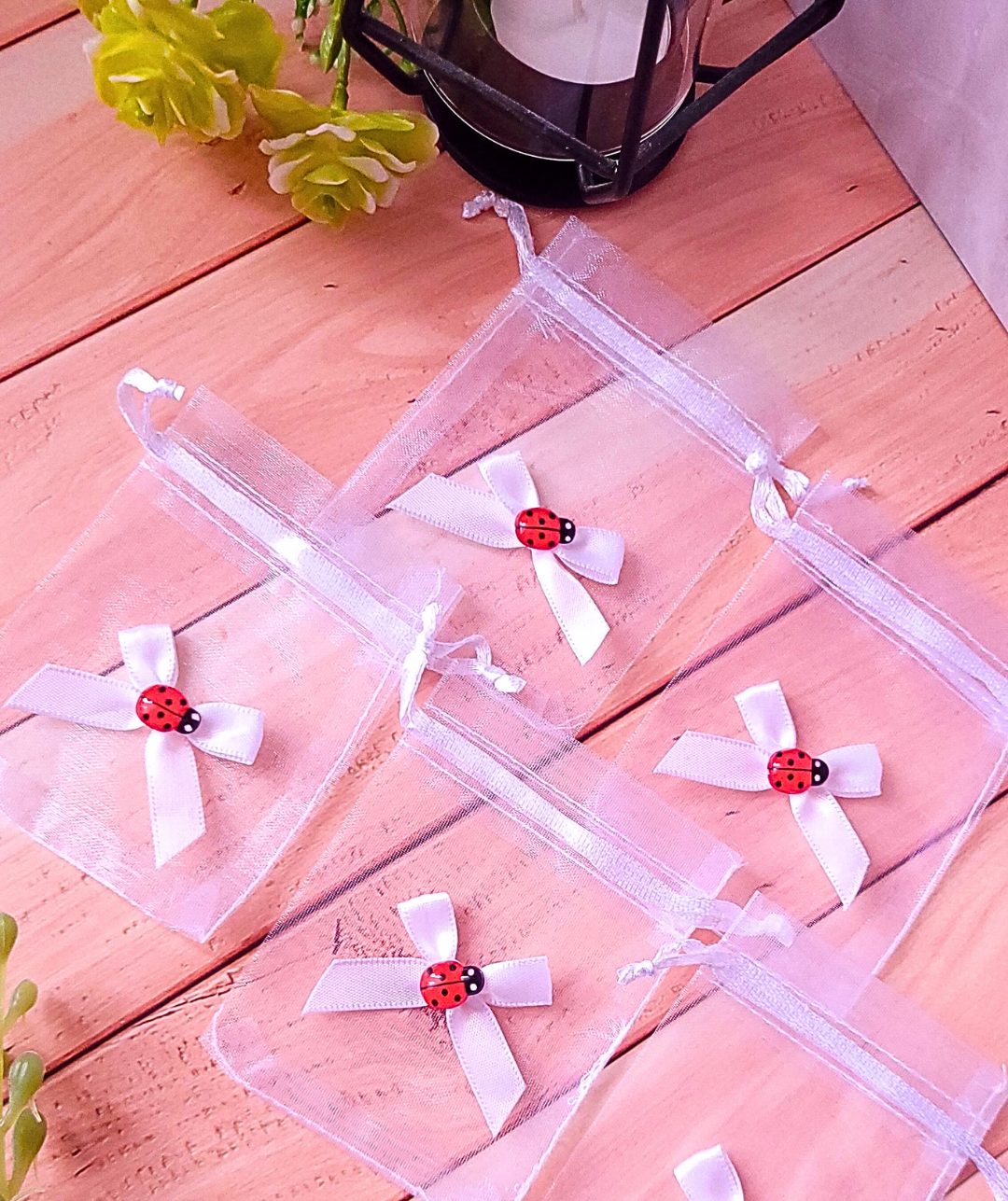 Woreczki prezentowe organza z białą kokardą Biedronki