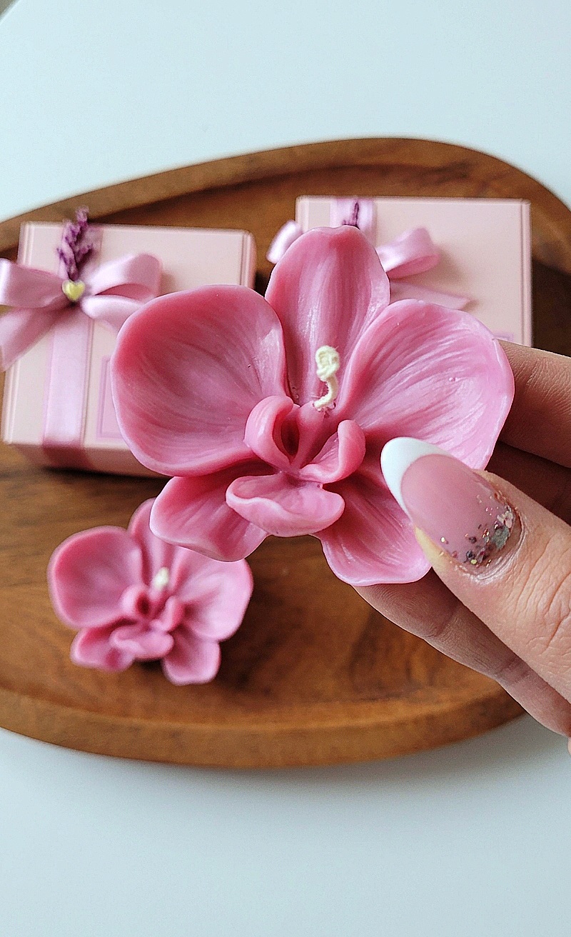 ŚWIECA "ORCHIDEA" + różowe ozdobne pudełko - obrazek 2